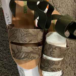 Nib MUk Lila olive green sandals